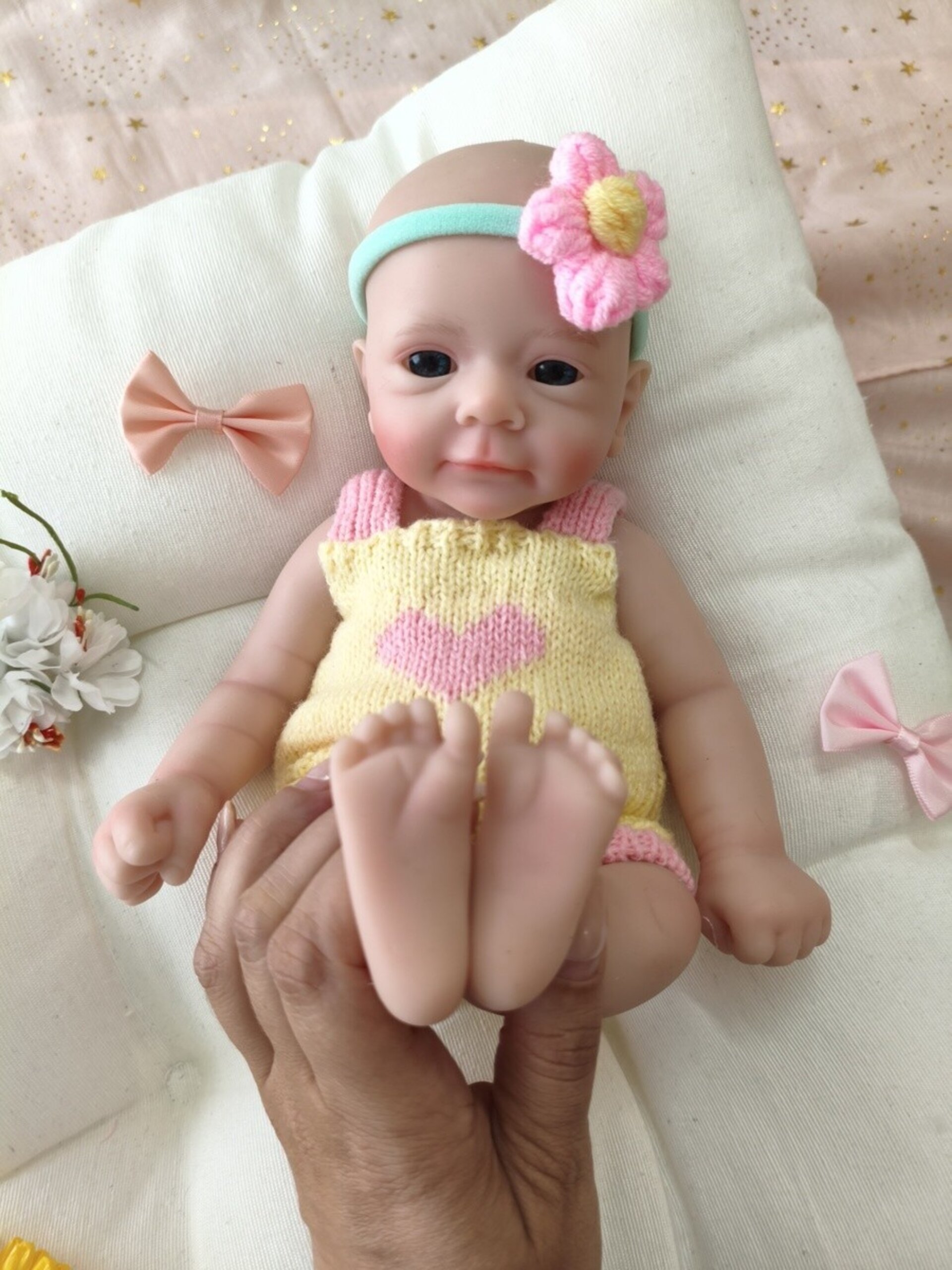 Bebé Reborn Zaira - 30 cm de Silicona Blanda Realista - 4