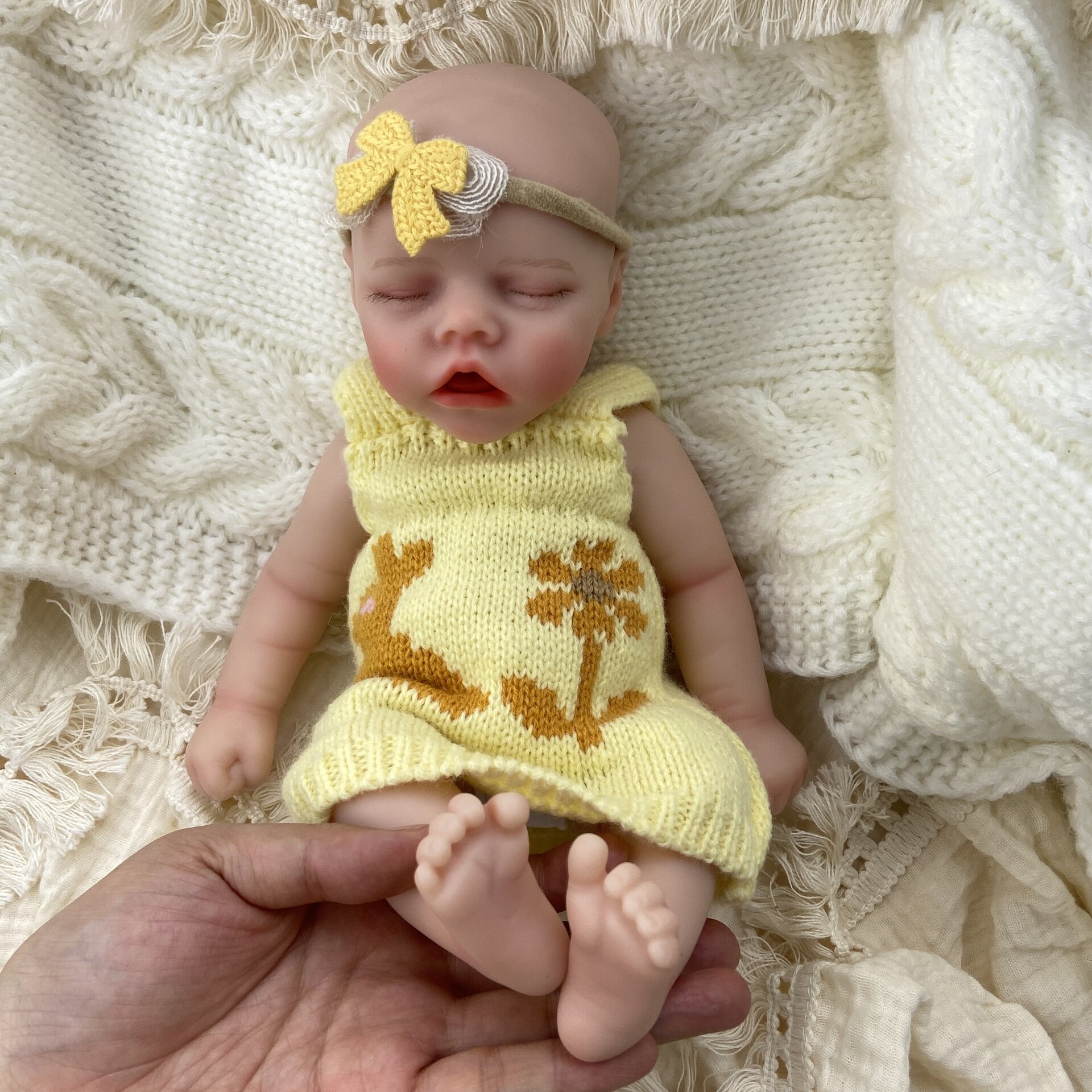 Bebé Reborn Ada - 30 cm de Silicona Blanda Realista - 4