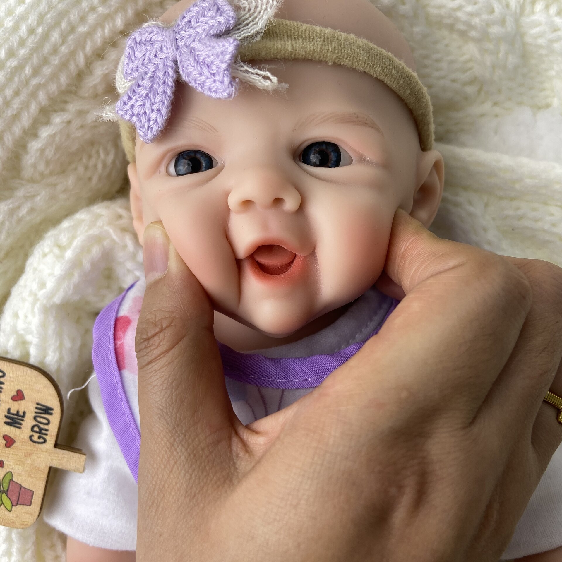 Bebé Reborn Indira - 30 cm de Silicona Blanda Realista - 4